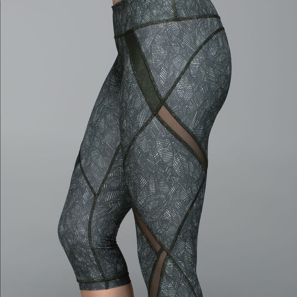 Lululemon Cool To Street Crop White Gator Green - Picture 3 of 8